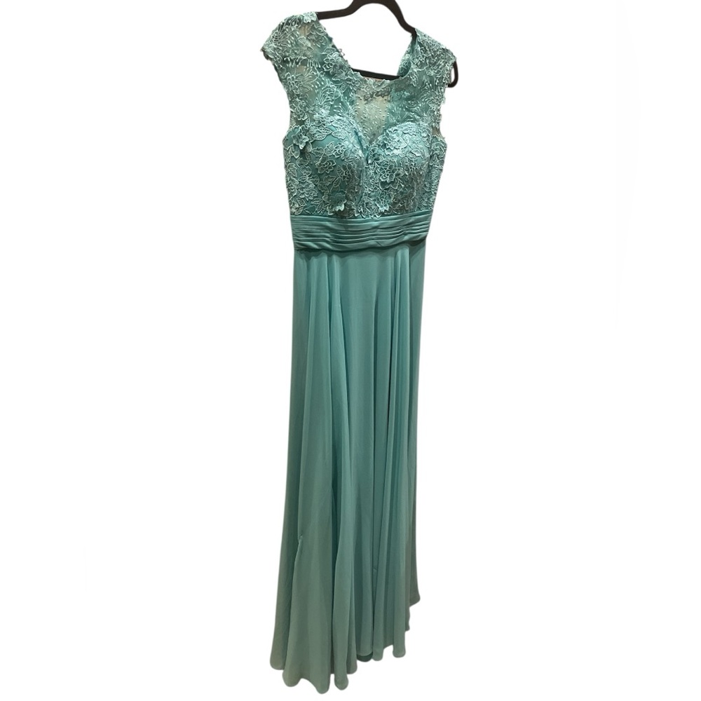 Royal Queen Seafoam Green Lace & Chiffon Formal Gown | Size 8 | Prom Wedding
